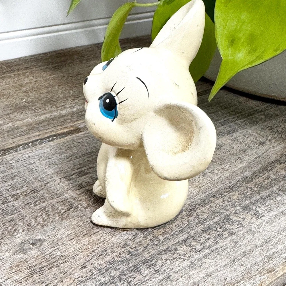 Vintage kitschy Mouse figurine- small anthropomorphic mouse statue 3.5